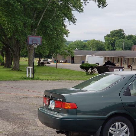 Mound Haven Motel Brookville Exterior photo