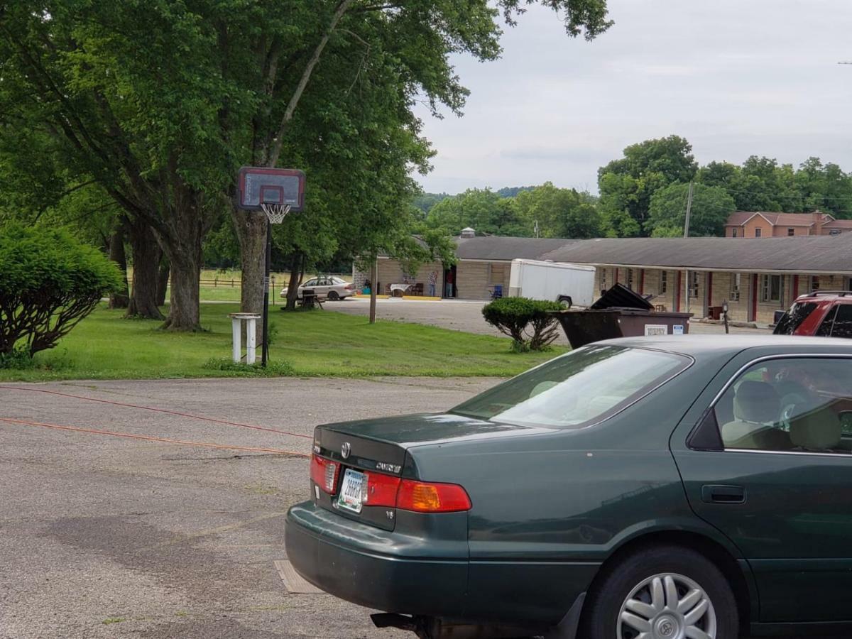 Mound Haven Motel Brookville Exterior photo